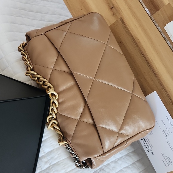 Chanel 19 Medium Camel Color bag -Like New! The Softest Leather! - Picture 6 of 16